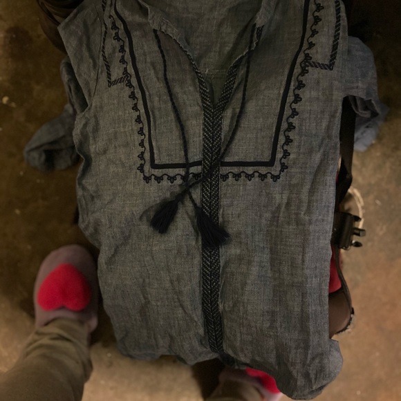 Jean abstract embroidery around collar - Picture 6 of 6